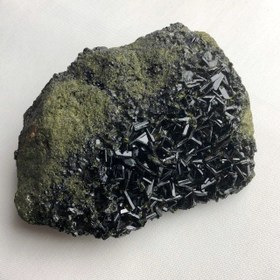 تصویر سنگ راف اپیدوت کلکسیونی پر بلور و سالم Epidote