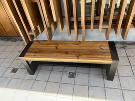 تصویر نیمکت چوبی باغی 