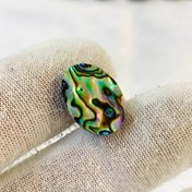 تصویر نگین صدف رنگين كمانى آبالون طبيعى سایز 18*13 ميلی‌متر 