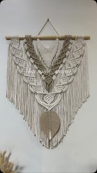 تصویر دیوارکوب مکرومه طرح کلاسیک با برگ آویز نوع نخ مکرومه تابیده رنگبندی دلخواه کد سفارش 1215 Macrame wall hanging, classic design with hanging leaves, twisted macrame thread type, optional color, order code 1215