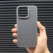 تصویر قاب آیفون 13 و 14 نرمال کربن 