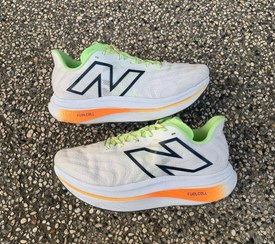 تصویر کتونی نیوبالانس مدل Fuelcell Rebel V2 ساخت ویتنام - ۴ New Balance Fuelcell Rebel V2 made in Vietnam