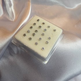 تصویر پرسینگ بینی میخی طرح گل 