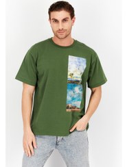 تصویر تی‌شرت مردانه با یقه گرد و آستین کوتاه، طرح گرافیکی، سبز برند esprit Men Crew Neck Short Sleeve Graphic Printed T-Shirt, Green