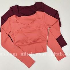 تصویر کراپ تاپ آستین دار 