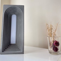 تصویر آباژور رو میزی طرح دروازه نور 