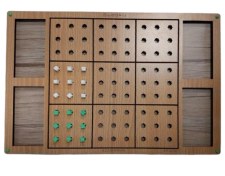 تصویر جدول سودوکو به همراه دفترچه بریل 