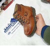 تصویر نیم بوت پسرانه خز دار رنگ عسلی 