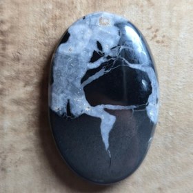 تصویر سنگ سپتارین یا سنگ جن 