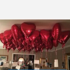 تصویر بادکنک فویلی قلب قرمز بسته 10 عددی همرا ه با ربان قرمز و چسب بادکنک - قرمز 