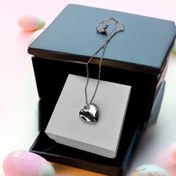 تصویر گردنبند لاکت قلبی استیل نقره ای با زنجیر دیپلمات ظریف 