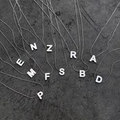 تصویر گردنبند حروف 