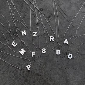 تصویر گردنبند حروف 