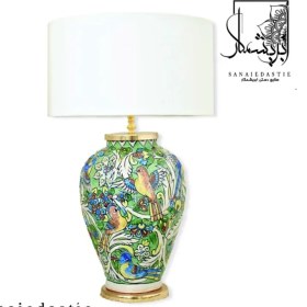 تصویر آباژور رومیزی سبز مغز پسته‌ای هفت‌رنگ 