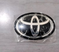 تصویر آرم جلو پنجره جلو تویوتا CHR بنزینی طرح رادار 