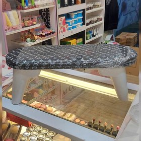 تصویر بالشتک زیر دستی روسی (میز کاشت ناخن) مدل پایه دار - مشکی پوست ماری 