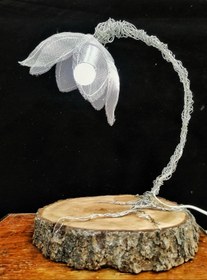 تصویر مجسمه فلزی چراغ خواب لاله Tulip lamp metal sculpture