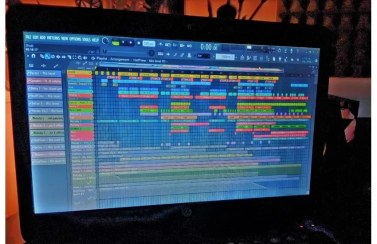 تصویر آهنگسازی و تهیه‌کنندگی موسیقی 