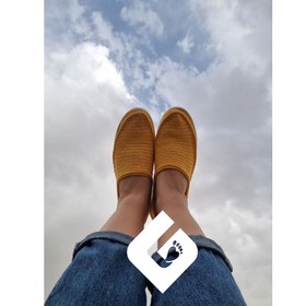 تصویر گیوه زنانه ساده خردلی 