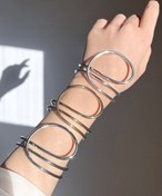 تصویر دستبند بنگل نقره ای طرح امضا 