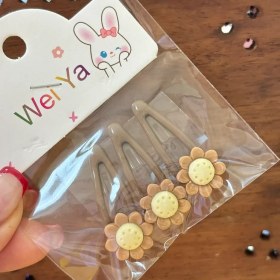 تصویر گیره مو گل‌دار 