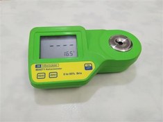 تصویر رفرکتومتر یا غلظت سنج میلواکی Milwaukee MA871 