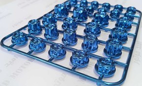 تصویر گل پیچ آبی جذاب روی پیچ موتورسیکلت 