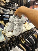 تصویر کتانی نیو بالانس مدل 530 رنگ سفید بژ 