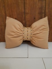 تصویر کوسن پاپیونی مرواریدی 