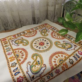 تصویر رومیزی پته دوزی بادامی پته بته جقه کرمان