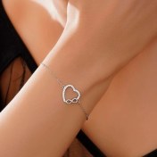 تصویر دستبند نقره زنانه مدل قلب نگین‌دار بی‌نهایت 