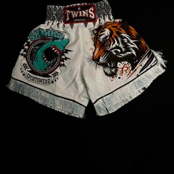 تصویر شورت سفید تویینزطرح ببروکوسه 