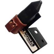 تصویر سنسور دمای هوای بیرون روی سپر جلو پارس با پایه شرکتی ایساکو ۰۹۲۰۲۰۲۳۹۹ 