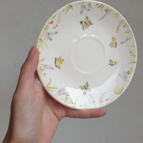 تصویر نعلبکی سرامیکی دستساز طرح پروانه Handmade ceramic undercup butterfly design