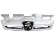 تصویر جلو پنجره پژو پارس سفید با آرم 