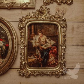 تصویر قاب وینتیج طلایی مخملی 