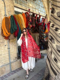 تصویر شال هندی قرمز گل آبی 