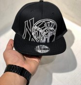 تصویر کلاه کپ برند New Era فیت بک سایز 1/4 7 طرح NY مشکی 