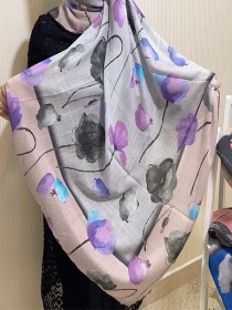 تصویر روسری نخی طرح شاخه گل 