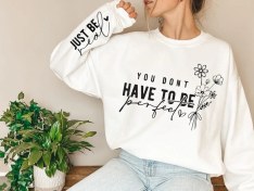 تصویر استیکر لباس (برچسب حرارتی )، متن انگلیسی یو آر پرفکت و گل (تو کامل هستی) - مشکی 