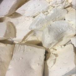 تصویر پنیر محلی گاوی از شیر تازه گاو ( کیلویی ) 