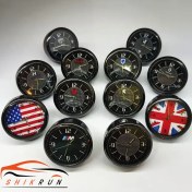 تصویر ساعت آنالوگ روی داشبورد و دریچه کولر خوشبو کننده دار 