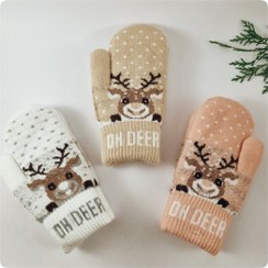 تصویر دستکش زمستانی بچگانه موهر تک انگشتی آستردار نرم و لطیف طرح گوزن سه رنگ شیک 