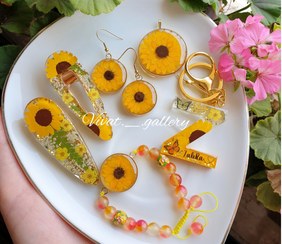 تصویر ست کامل آفتابگردان ( گردنبند، دستبند، گوشواره، گل سر ، سرکلیدی ) 