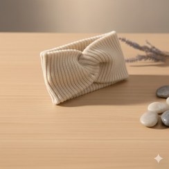 تصویر هدبند بافت زنانه — گرم، نرم و شیک برای پاییز و زمستان - نسکافه ای Women’s Knitted Headband – Cozy & Soft Winter Hair Accessory