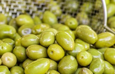 تصویر زیتون با هسته ممتاز طارم وزن ۳ کیلوگرم 