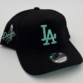تصویر کلاه بیسبالی LA | گلدوزی آبی داجرز 