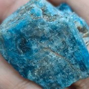 تصویر سنگ آپاتیت آبی تراش نخورده 18گرم اصل طبیعی راف کلکسیونی 