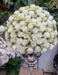 تصویر جام گل بله برون با گل مصنوعی رز سفید فلوبار 