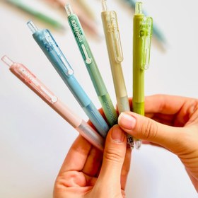 تصویر خودکار بدنه پاستلی با جوهر آبی 